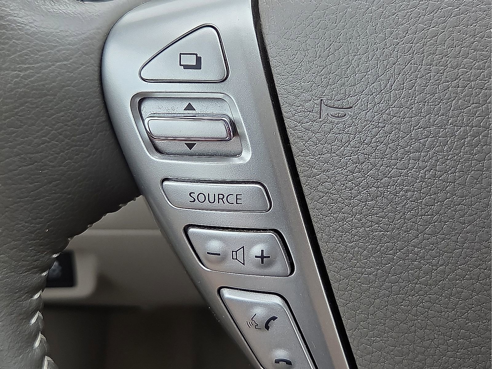 Used 2013 Nissan Sentra SL w/ Leather Pkg FWD image 19
