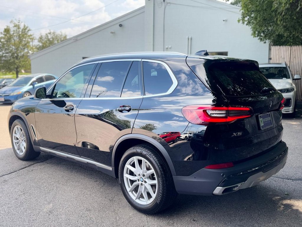 Used 2022 BMW X5 xDrive40i w/ Premium Package image 4