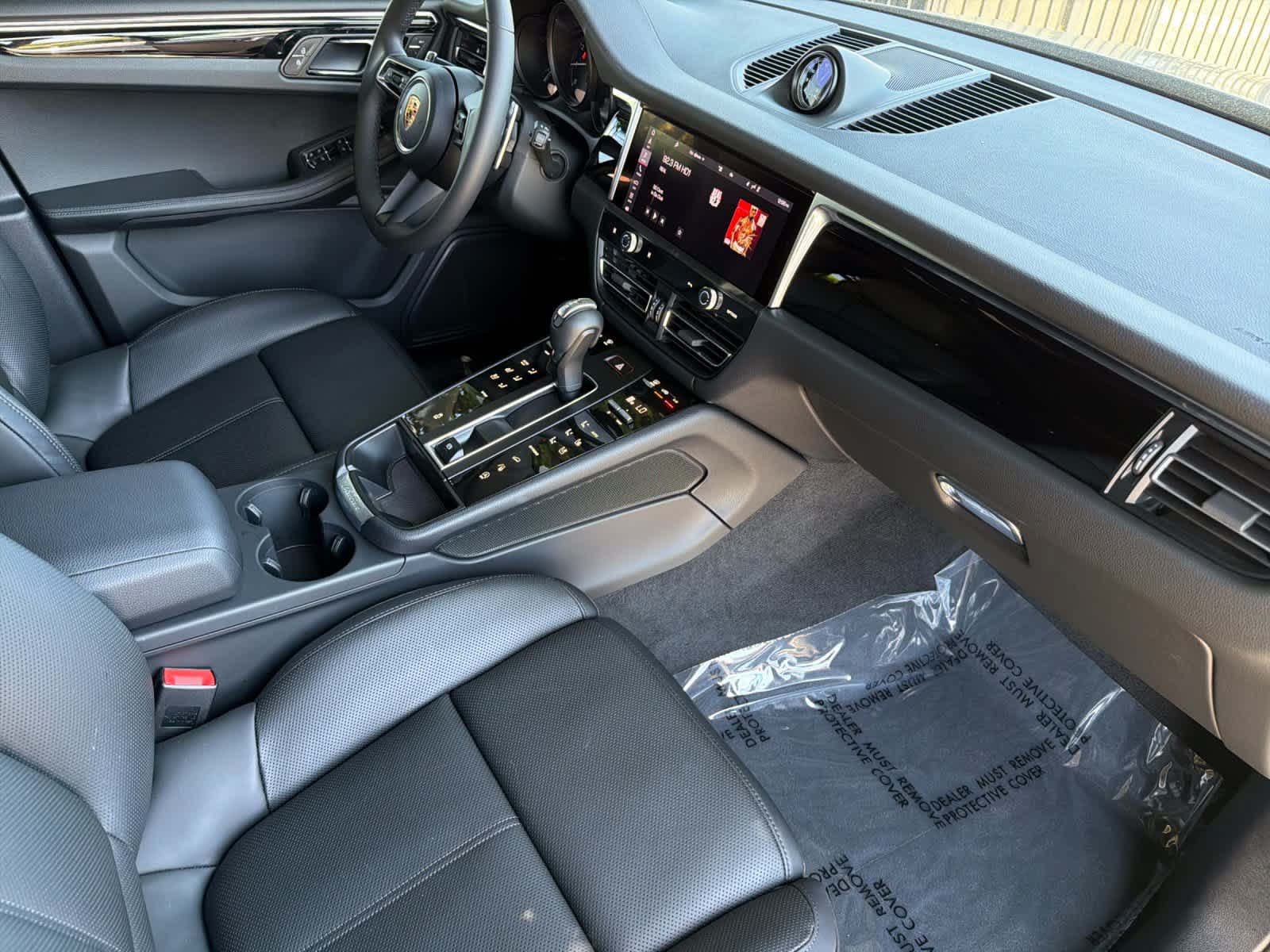 Used 2026 Porsche Macan AWD/4WD image 17