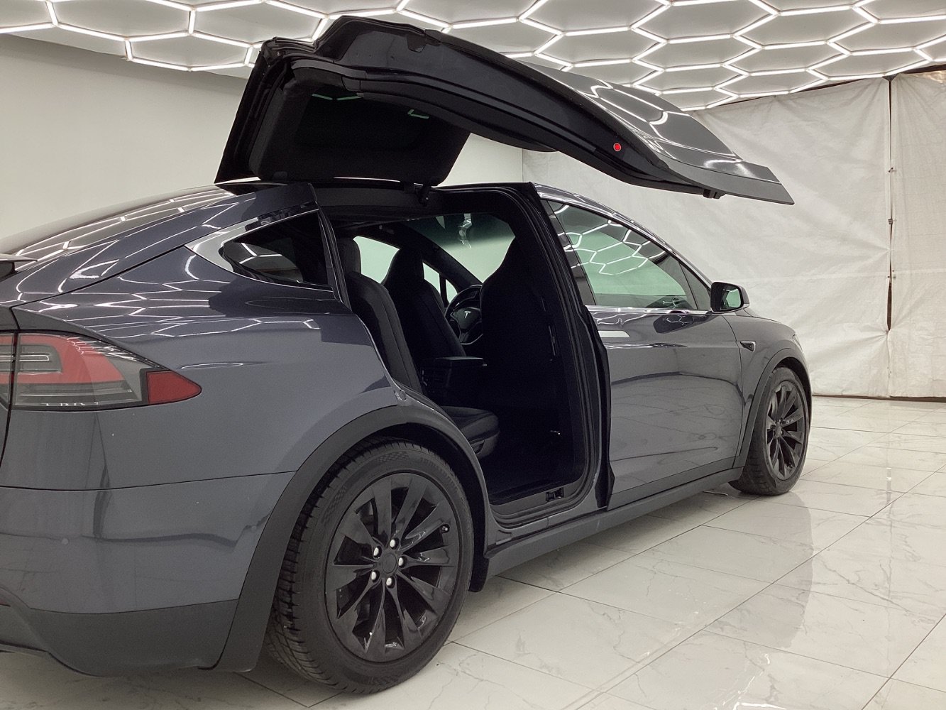 Used 2018 Tesla Model X 100D AWD/4WD image 16
