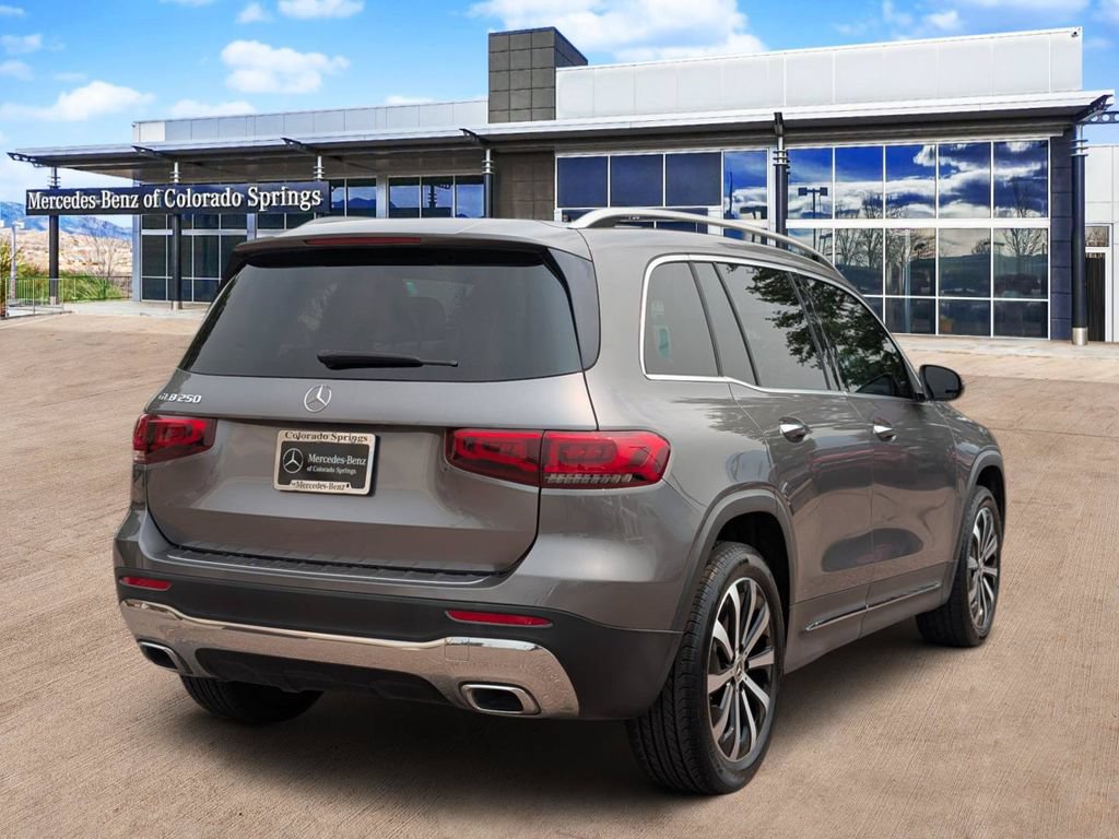 Used 2021 Mercedes-Benz GLB 250 w/ Premium Package image 5