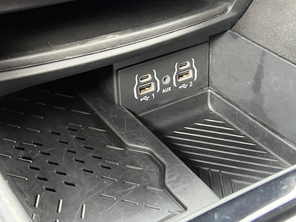 Used 2025 Chrysler Pacifica Limited FWD image 27