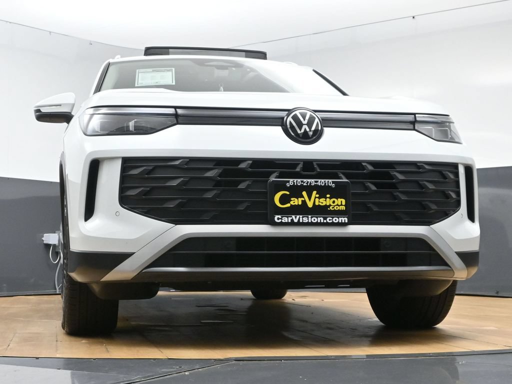 Used 2025 Volkswagen Tiguan SE w/ Panoramic Sunroof Package AWD/4WD image 45