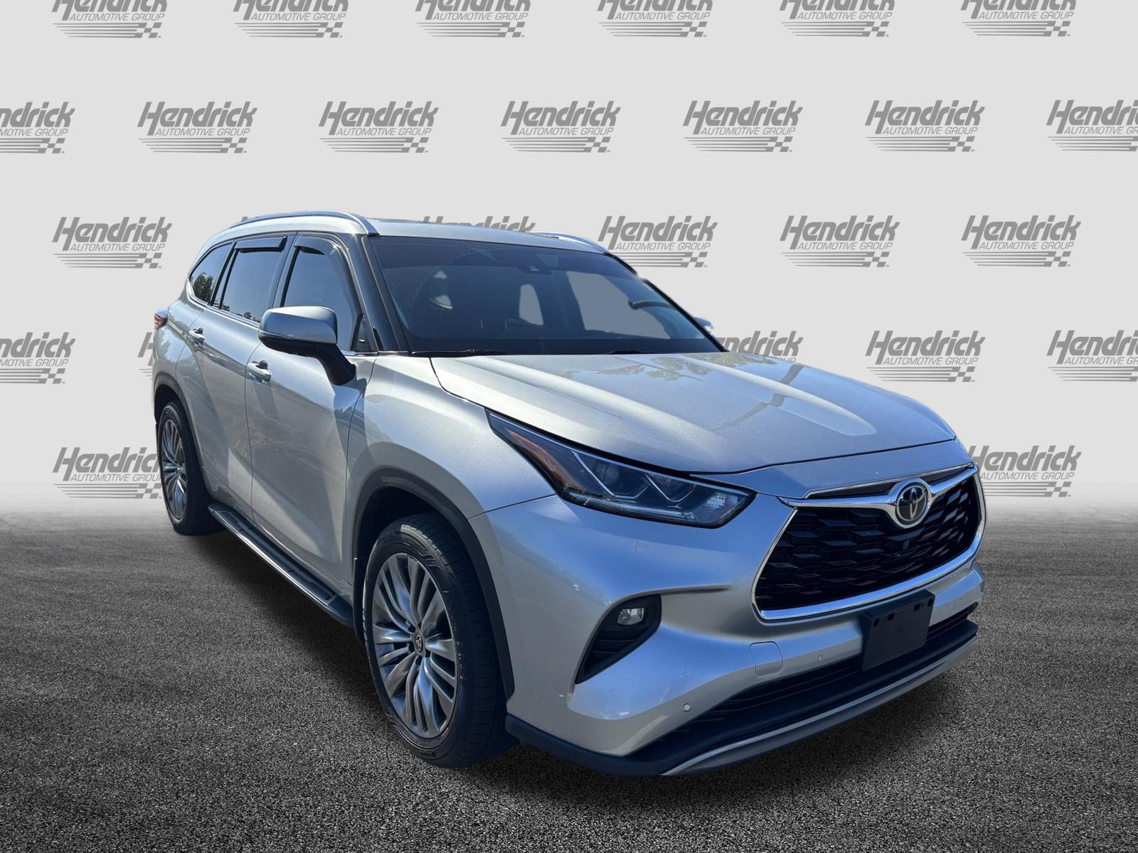 Used 2022 Toyota Highlander Platinum AWD/4WD image 2