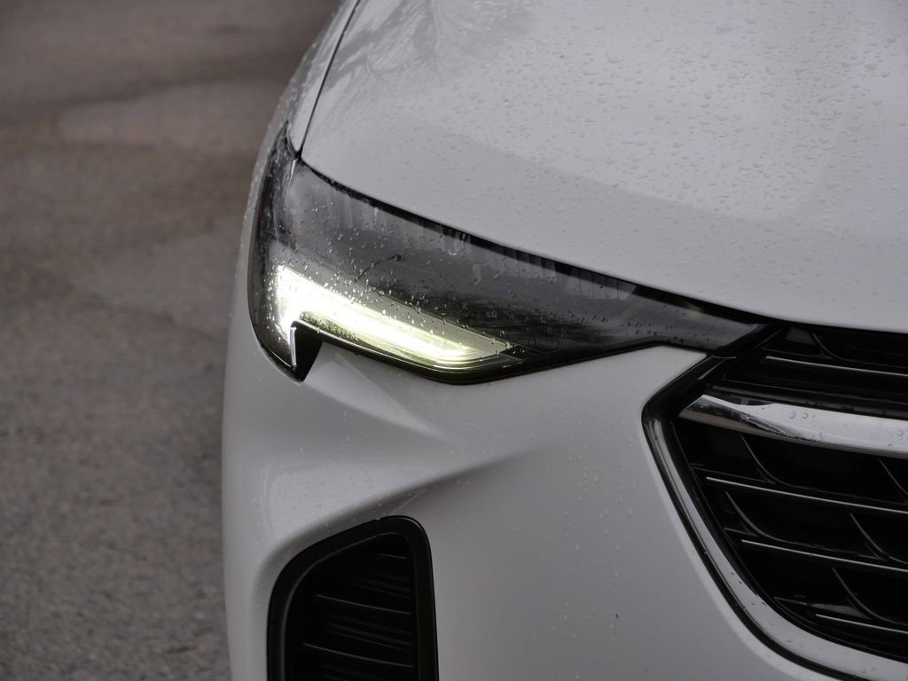 Used 2022 Buick Envision Essence w/ Sport Touring Package image 3