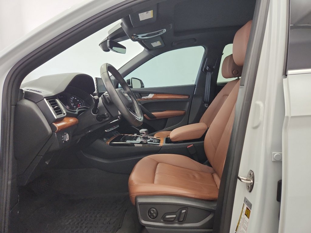 Used 2023 Audi Q5 2.0T Premium w/ Convenience Package image 6