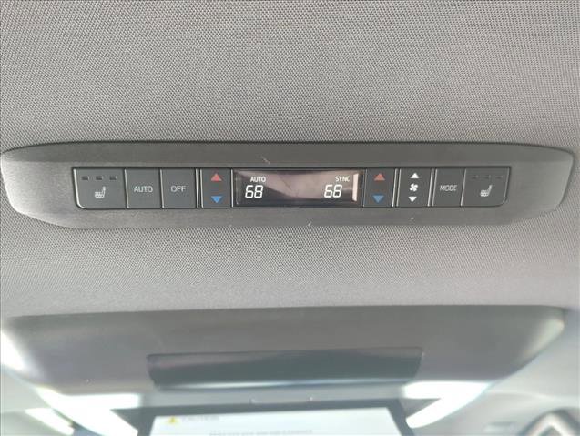 Used 2021 Toyota Sienna Platinum image 28