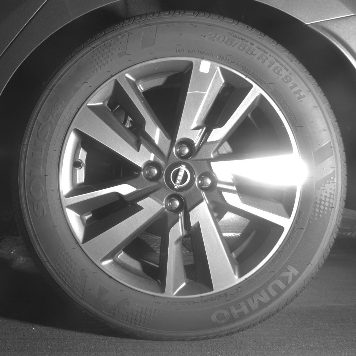 Used 2025 Nissan Versa SV FWD image 14