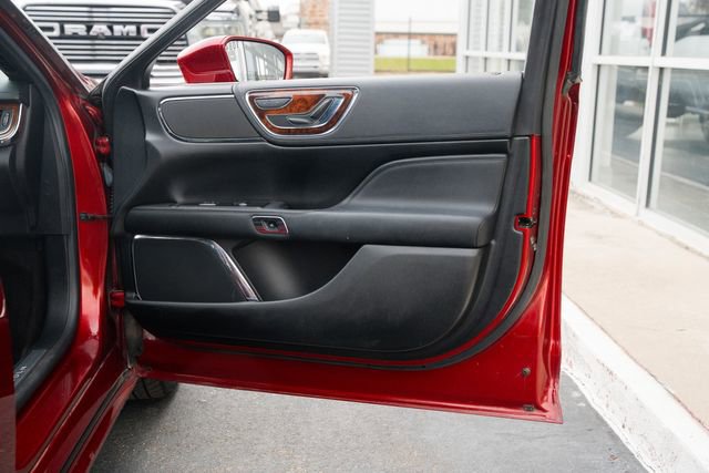 Used 2017 Lincoln Continental Select w/ Technology Package image 27