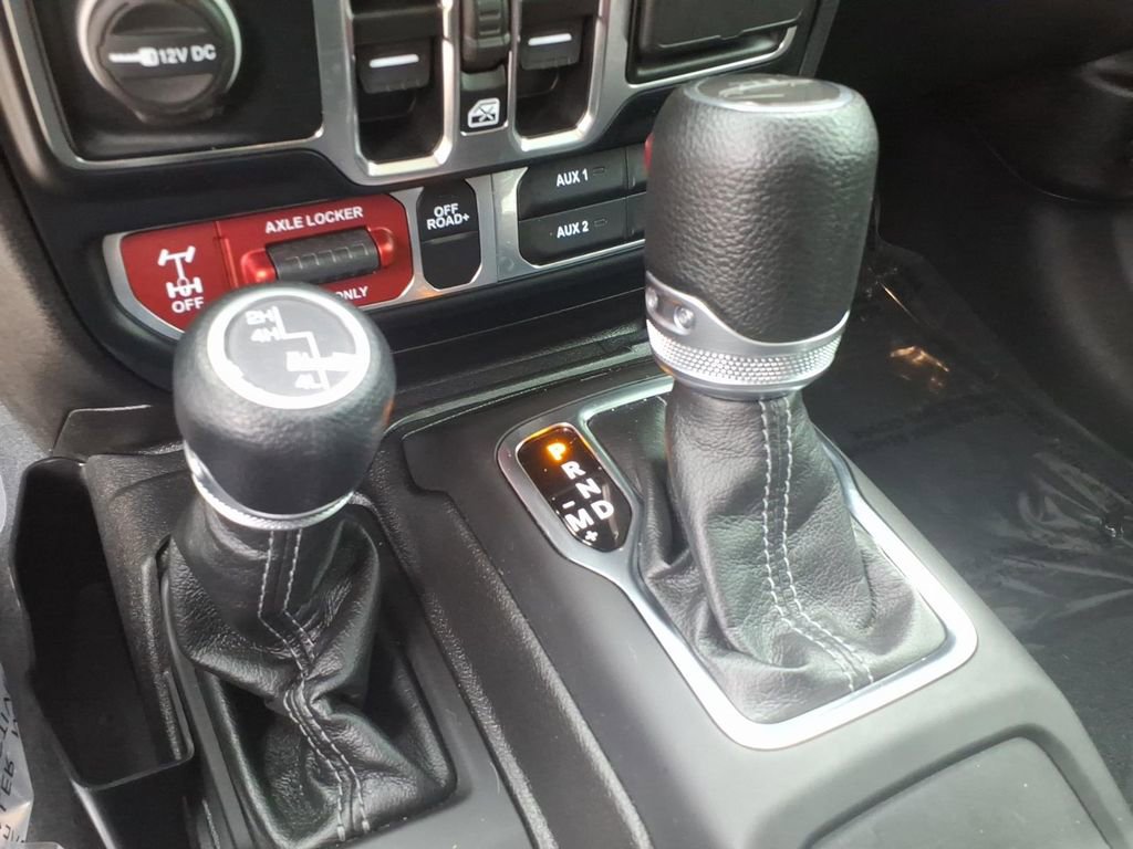 Used 2024 Jeep Gladiator Mojave w/ Technology Group AWD/4WD image 13