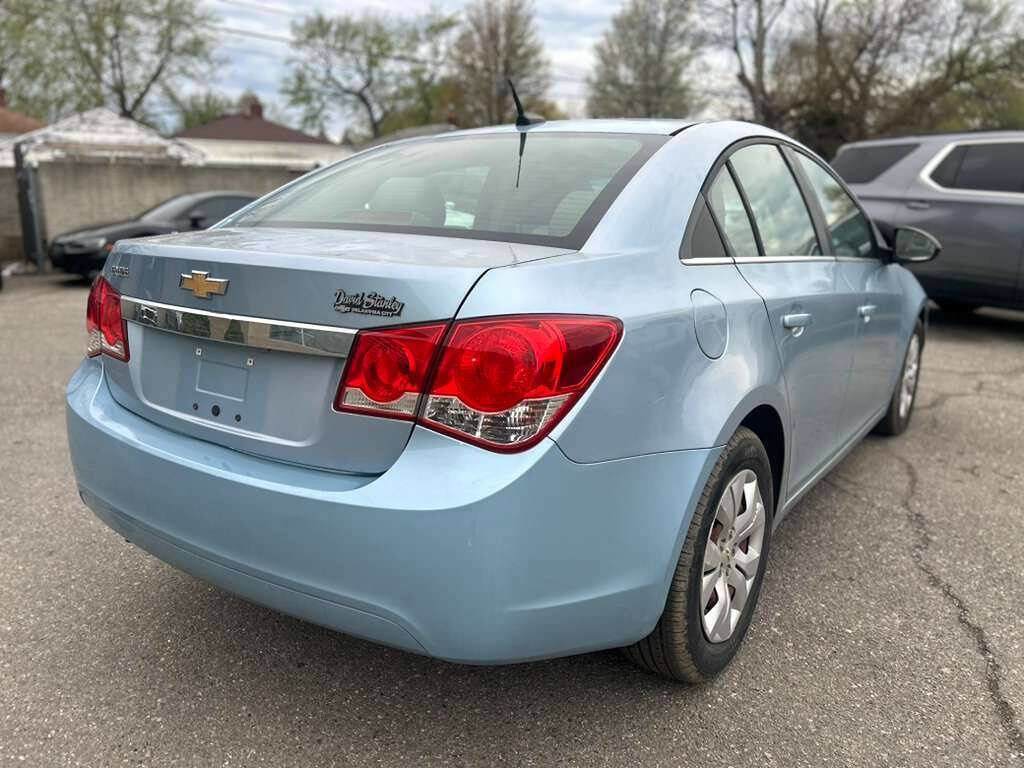 Used 2012 Chevrolet Cruze LS FWD image 5