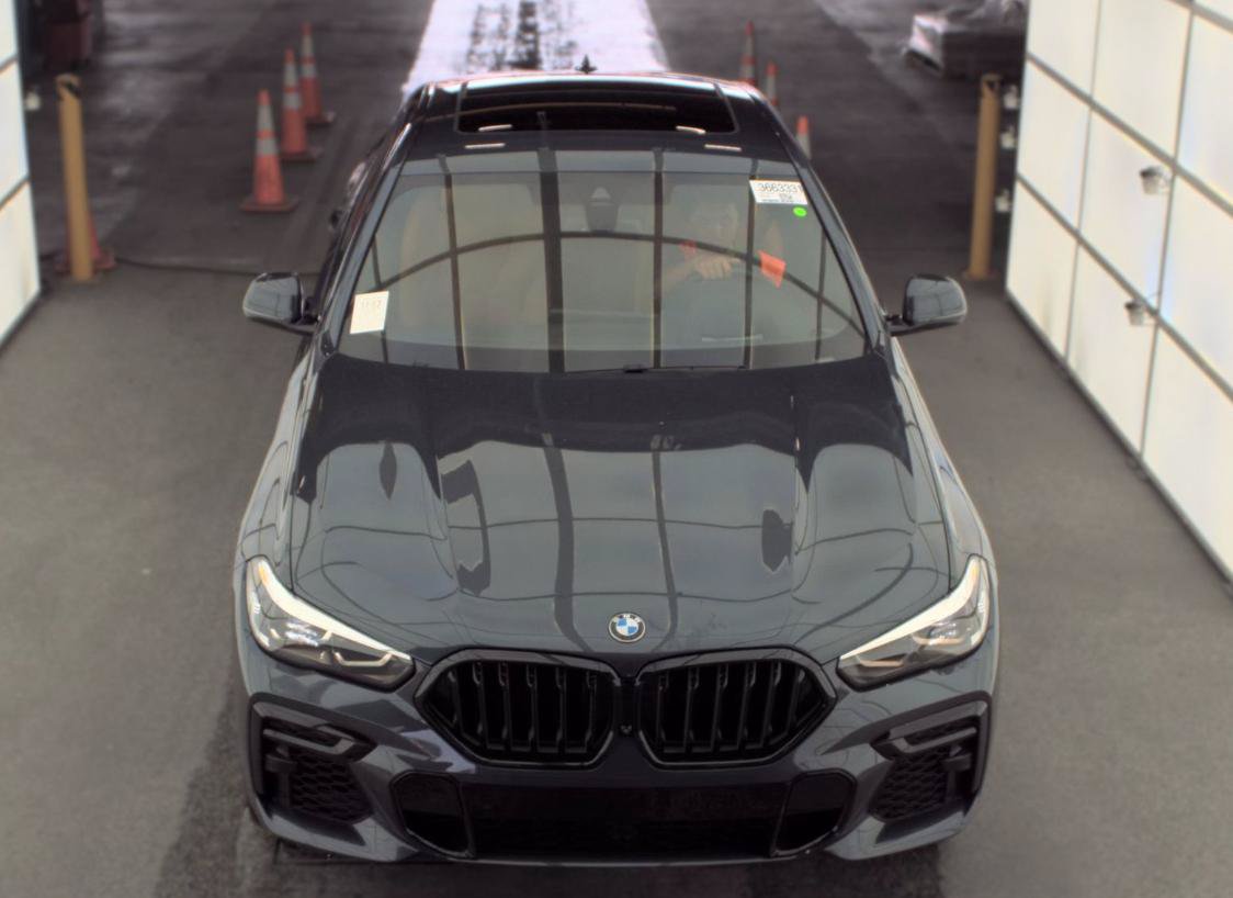 Used 2022 BMW X6 xDrive40i w/ M Sport Package AWD/4WD image 2