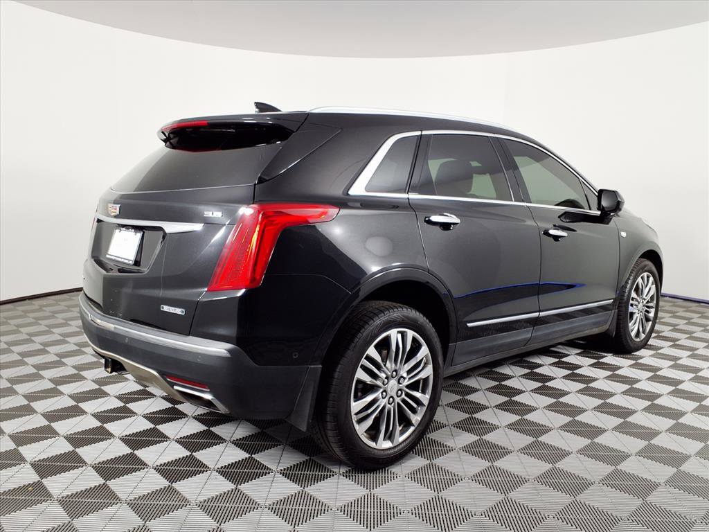 Used 2017 Cadillac XT5 Platinum w/ Driver Assist Package image 4
