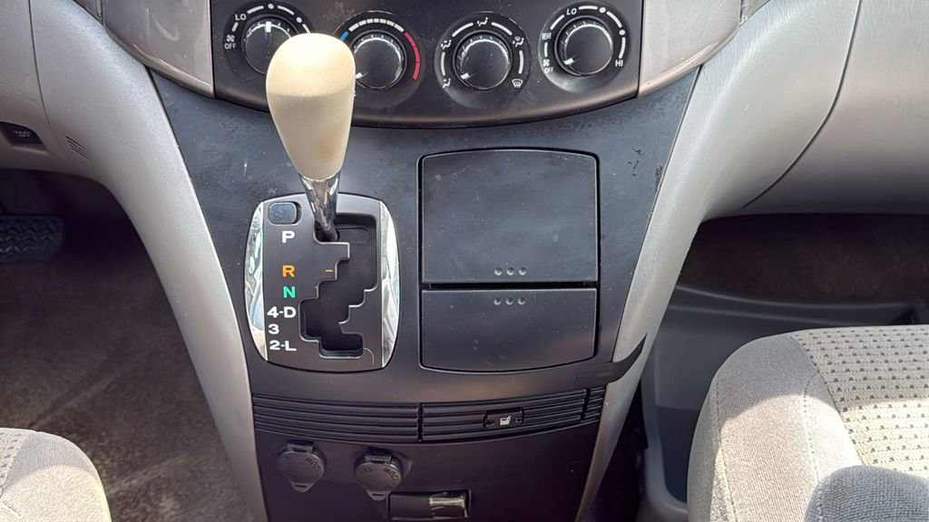 Used 2010 Toyota Sienna LE FWD image 18