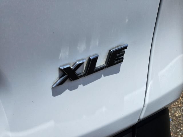 Used 2019 Toyota RAV4 XLE w/ Convenience Package FWD image 9