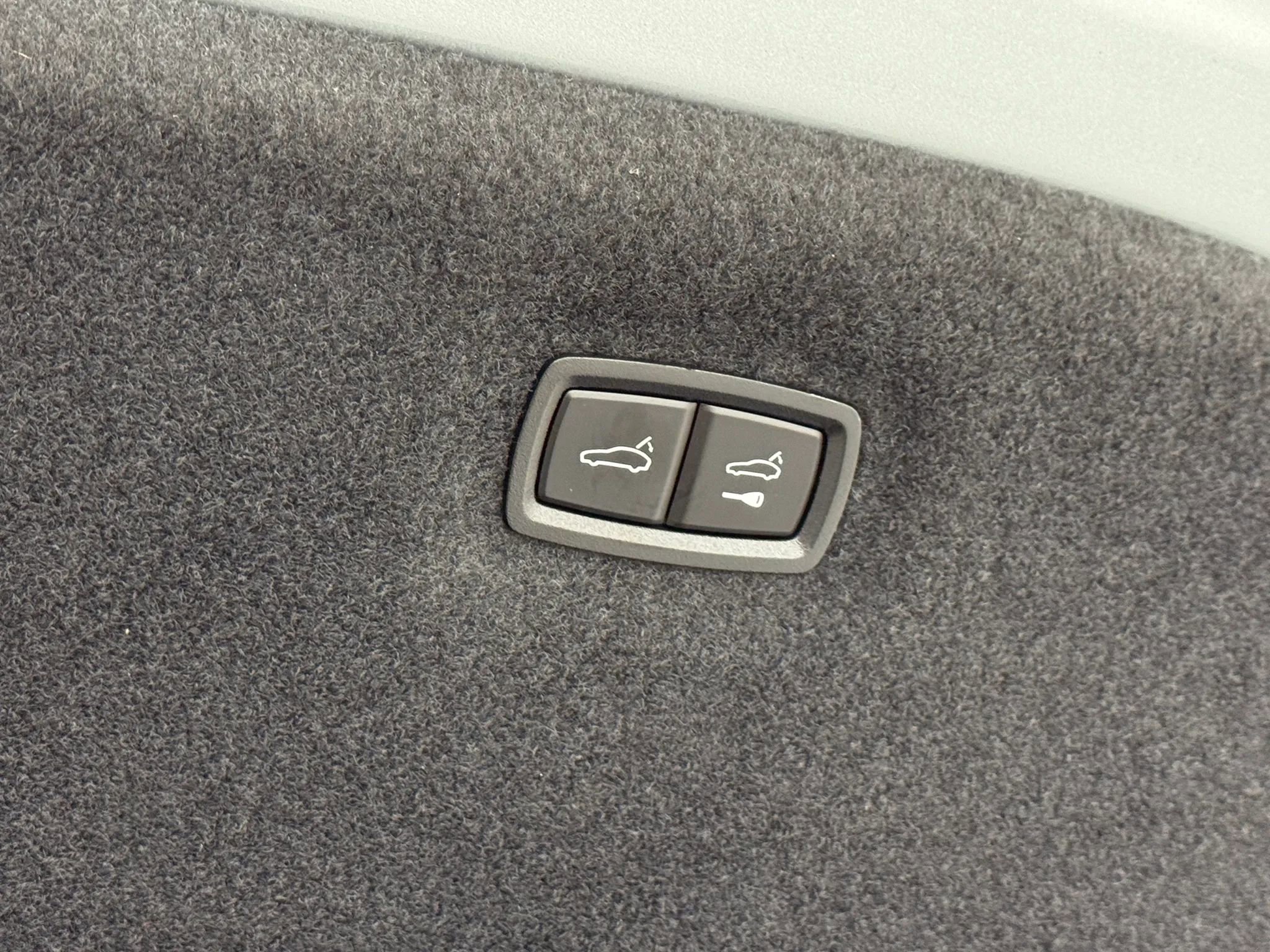 Used 2021 Porsche Taycan image 37