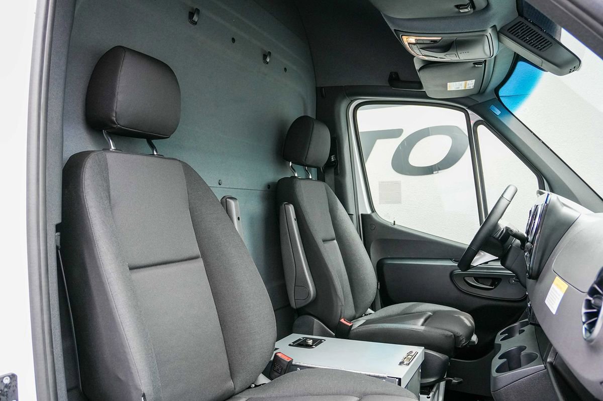 Used 2024 Mercedes-Benz eSprinter 170 Cargo image 24