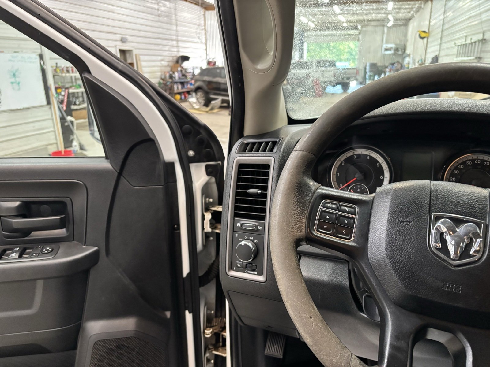 Used 2018 RAM 3500 Tradesman w/ Snow Chief Group image 14