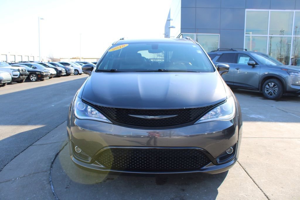 Used 2018 Chrysler Pacifica Touring-L w/ Premium Audio Group image 2