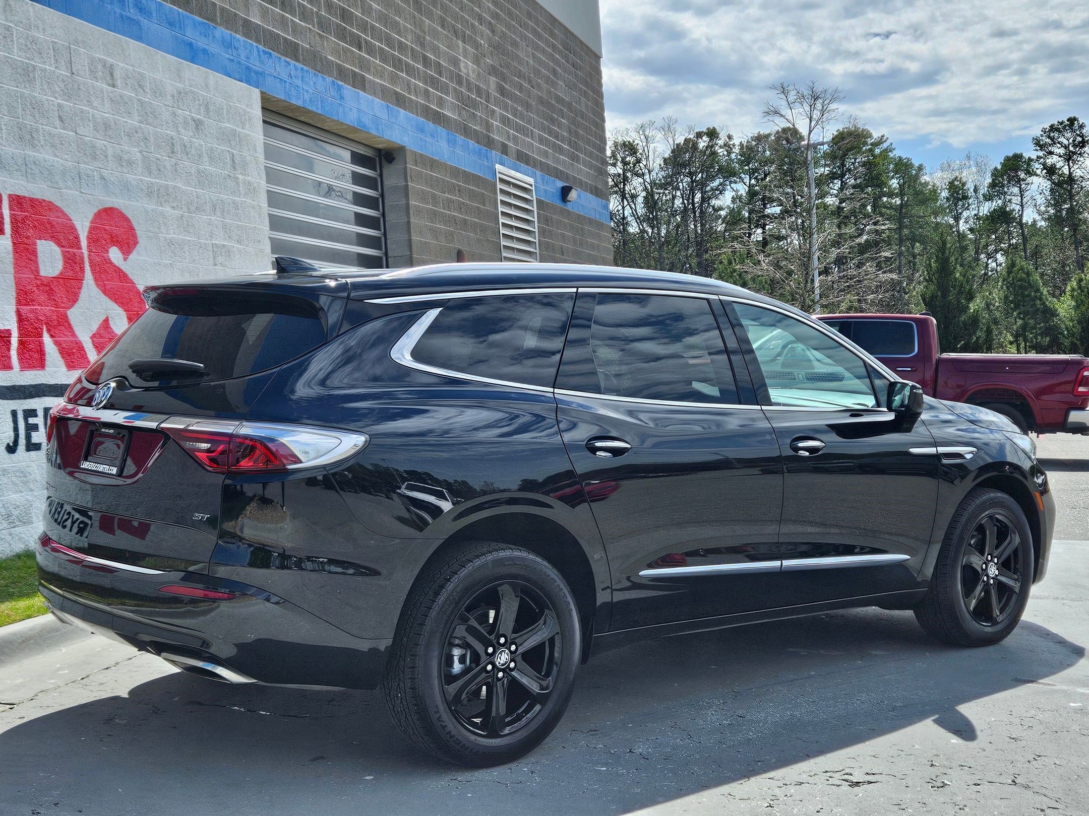 Used 2023 Buick Enclave Essence w/ Experience Buick Package image 7