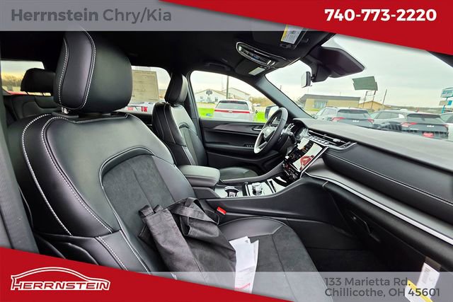 New 2025 Jeep Grand Cherokee L Laredo image 27