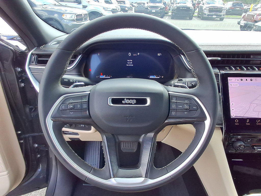 Used 2025 Jeep Grand Cherokee L Limited AWD/4WD image 22