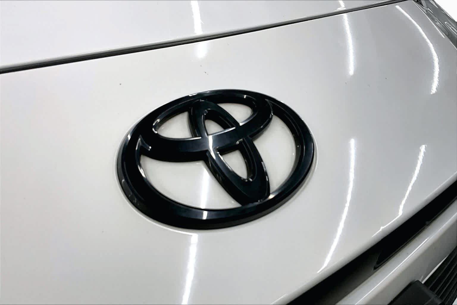Used 2025 Toyota Camry LE FWD image 29