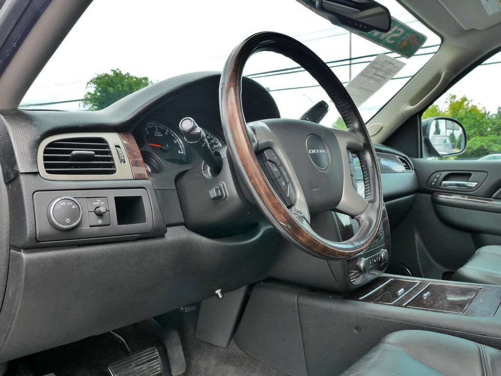 Used 2013 GMC Yukon XL Denali AWD/4WD image 26