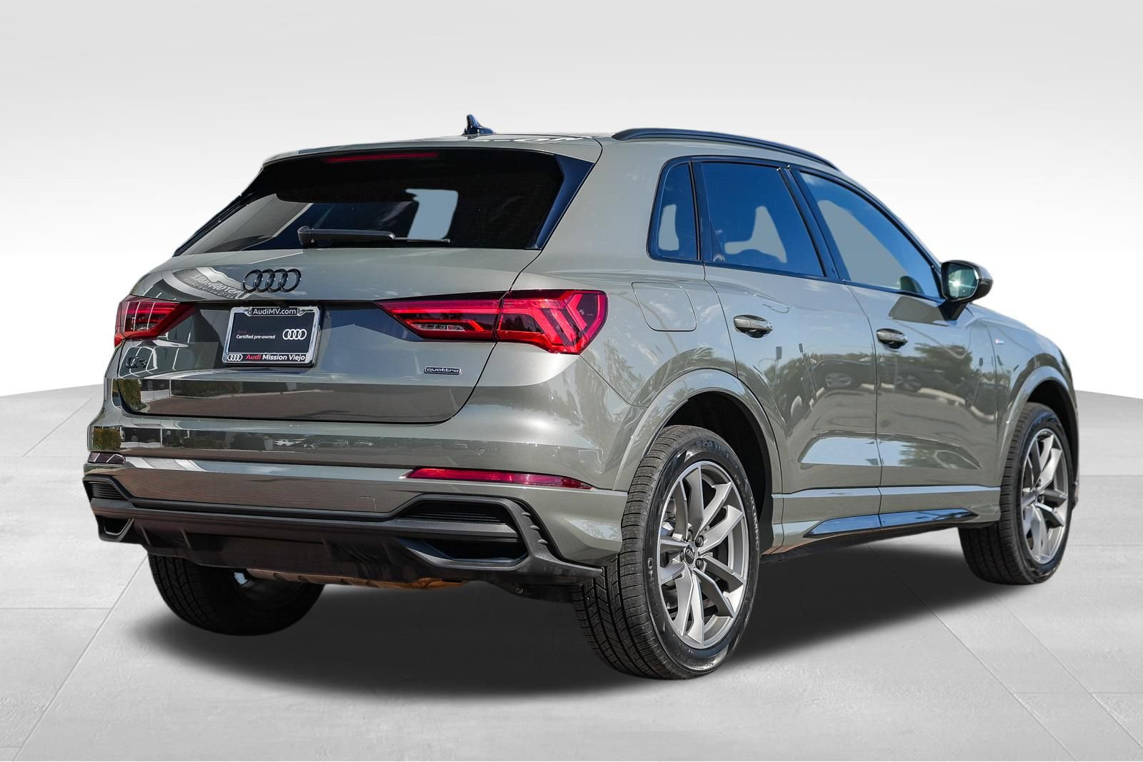 Certified 2023 Audi Q3 2.0T Premium w/ Black Optic Sport Package AWD/4WD image 9