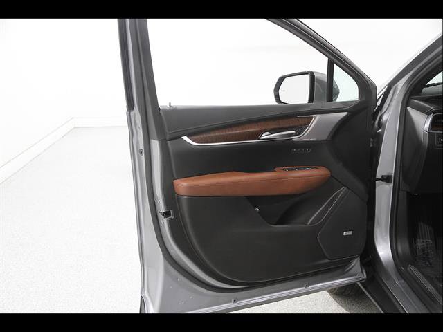 Certified 2025 Cadillac XT5 Premium Luxury w/ Technology Package AWD/4WD image 4