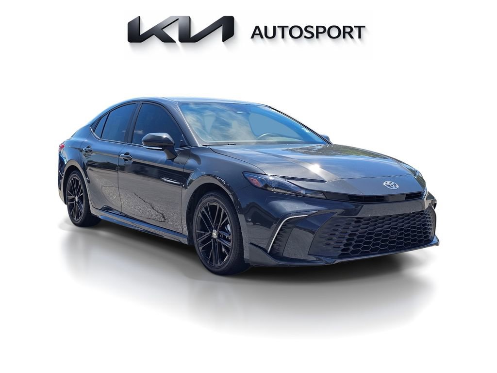 Used 2025 Toyota Camry SE FWD image 5