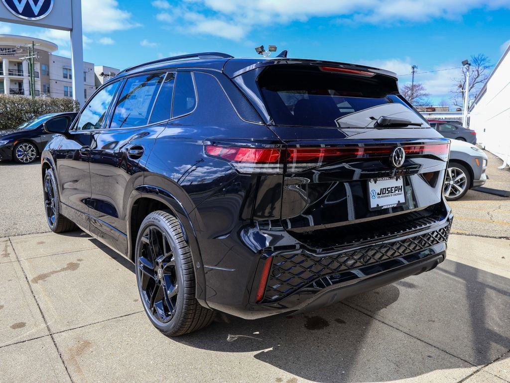 New 2026 Volkswagen Tiguan SE R-Line image 3