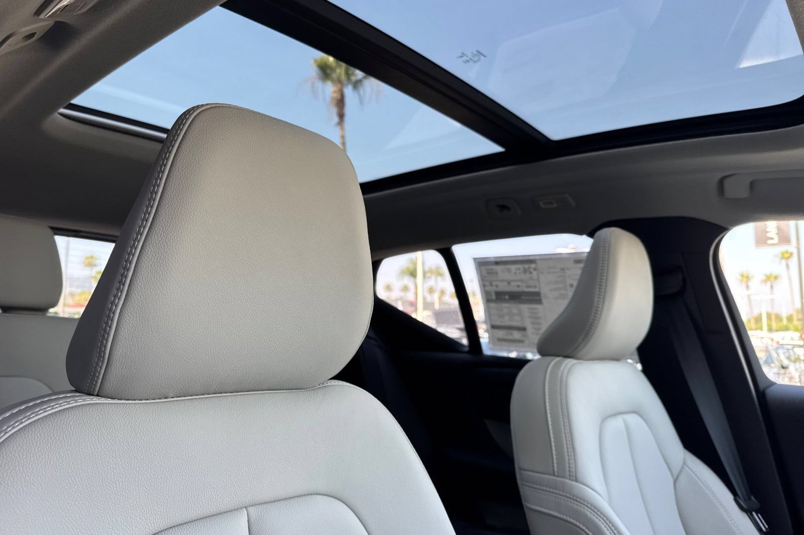 New 2026 Volvo XC40 B5 Ultra w/ Climate Package AWD/4WD image 18