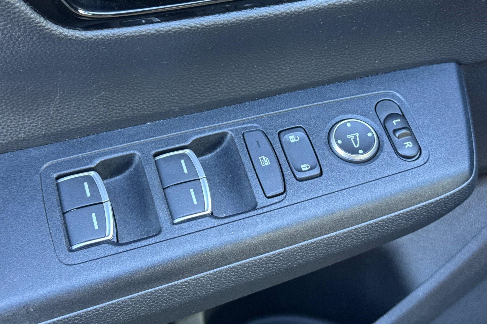 Used 2023 Honda CR-V EX-L image 13