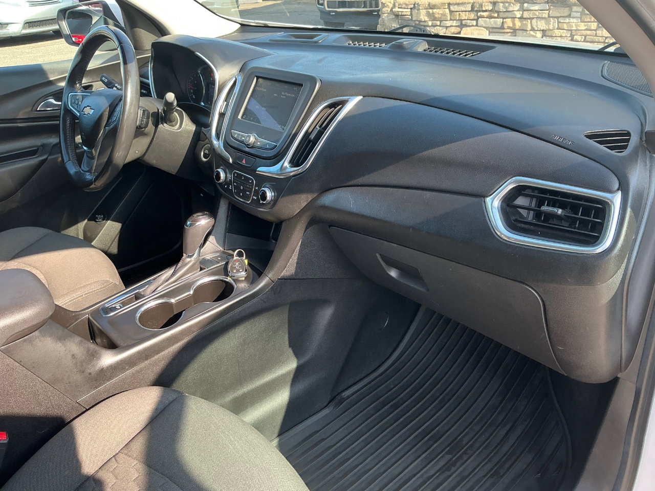 Used 2019 Chevrolet Equinox LT w/ Driver Convenience Package image 9