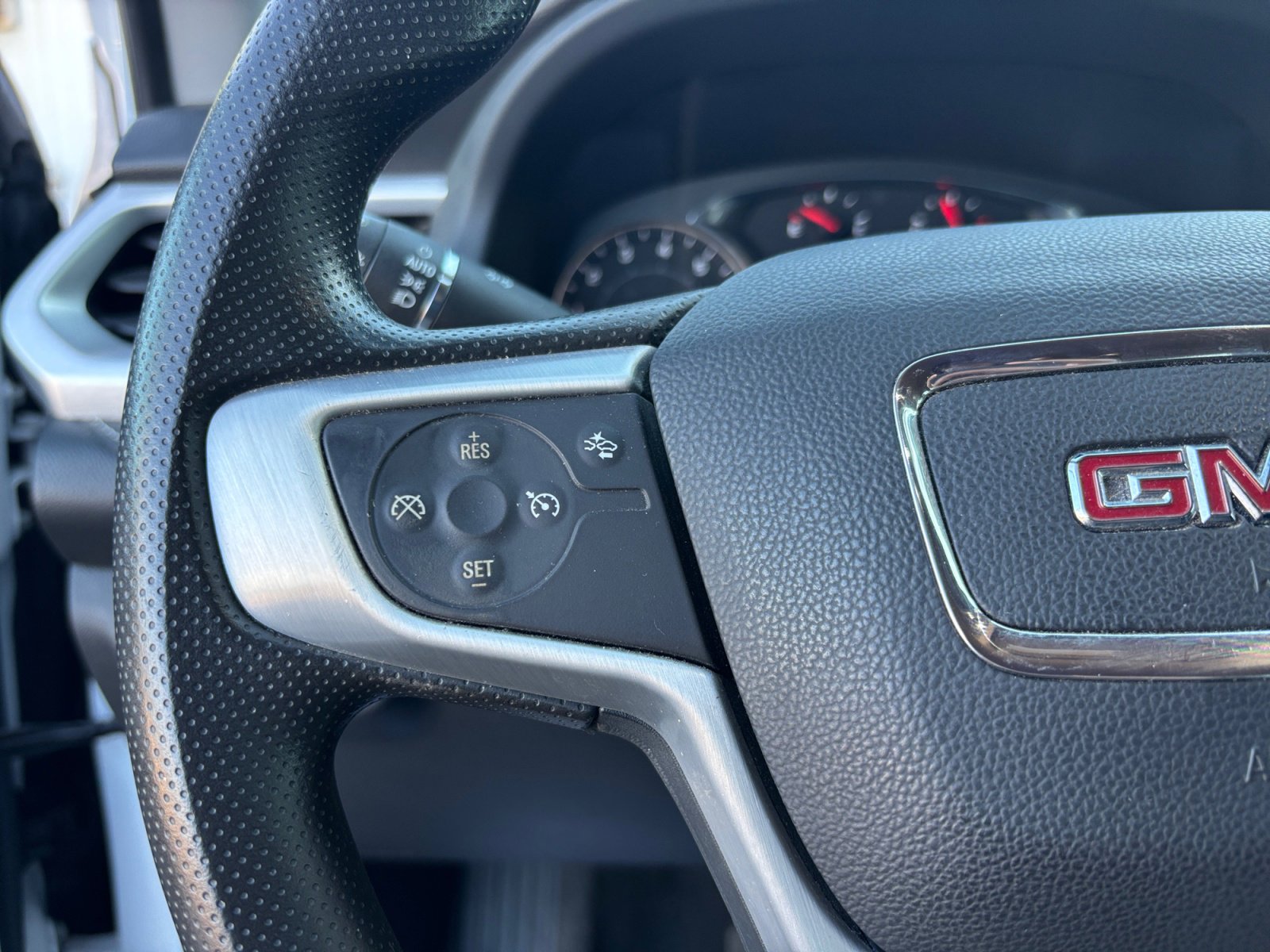 Used 2023 GMC Acadia SLE w/ Driver Convenience Package image 29