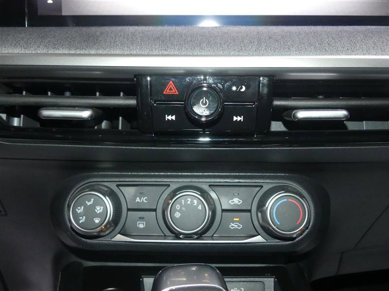 Used 2025 Nissan Kicks SV image 36