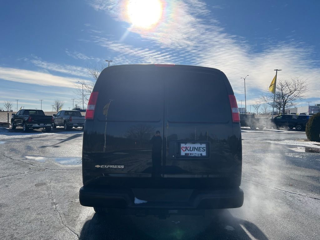 New 2025 Chevrolet Express 3500 w/ Driver Convenience Package image 4