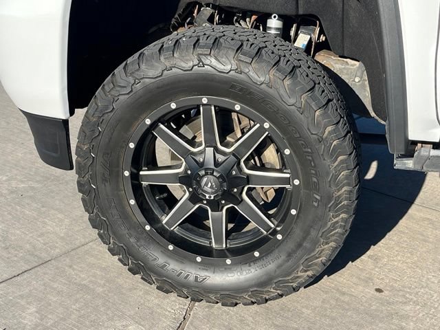 Used 2017 GMC Sierra 2500 Denali w/ Duramax Plus Package AWD/4WD image 4