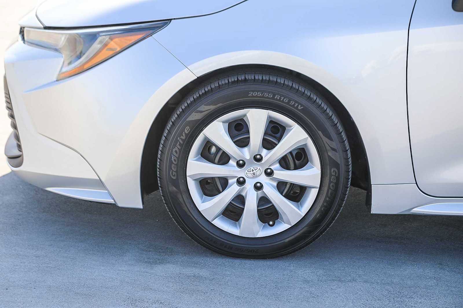 Used 2023 Toyota Corolla LE image 10