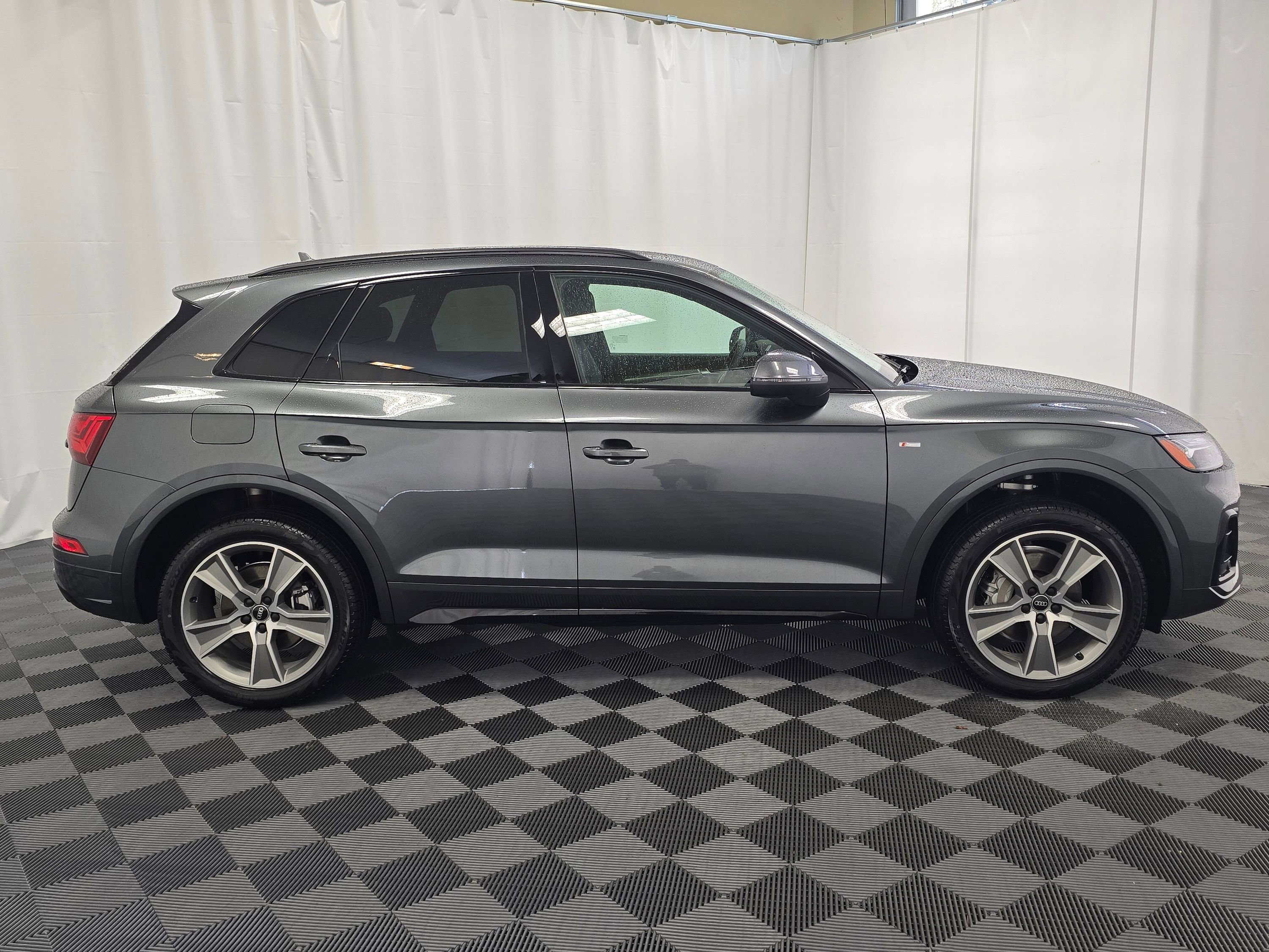 Certified 2025 Audi Q5 2.0T Premium w/ Convenience Plus Package image 7