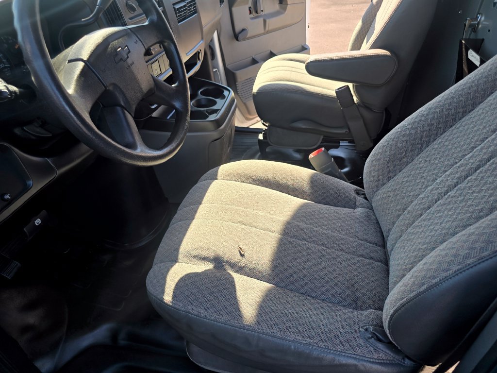 Used 2006 Chevrolet Express 2500 RWD image 18