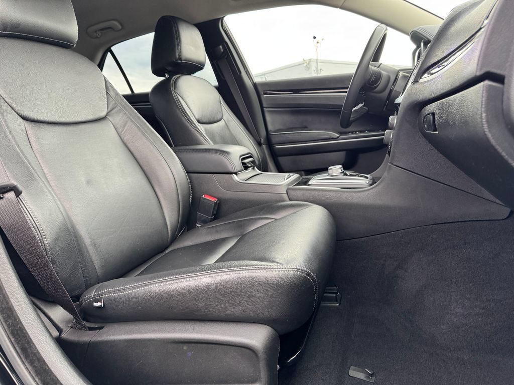Used 2023 Chrysler 300 Touring AWD/4WD image 10