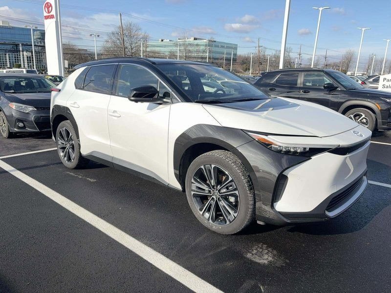 Used 2023 Toyota bZ4X Limited image 3