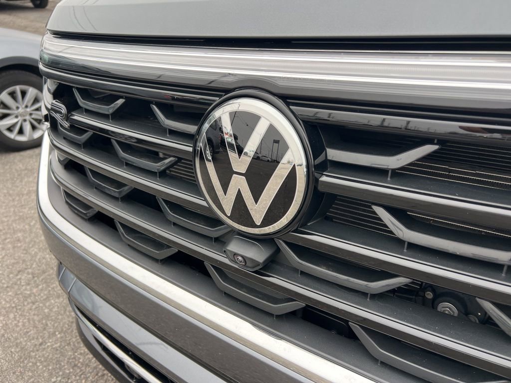 Used 2025 Volkswagen Atlas Cross Sport SEL Premium R-Line image 11