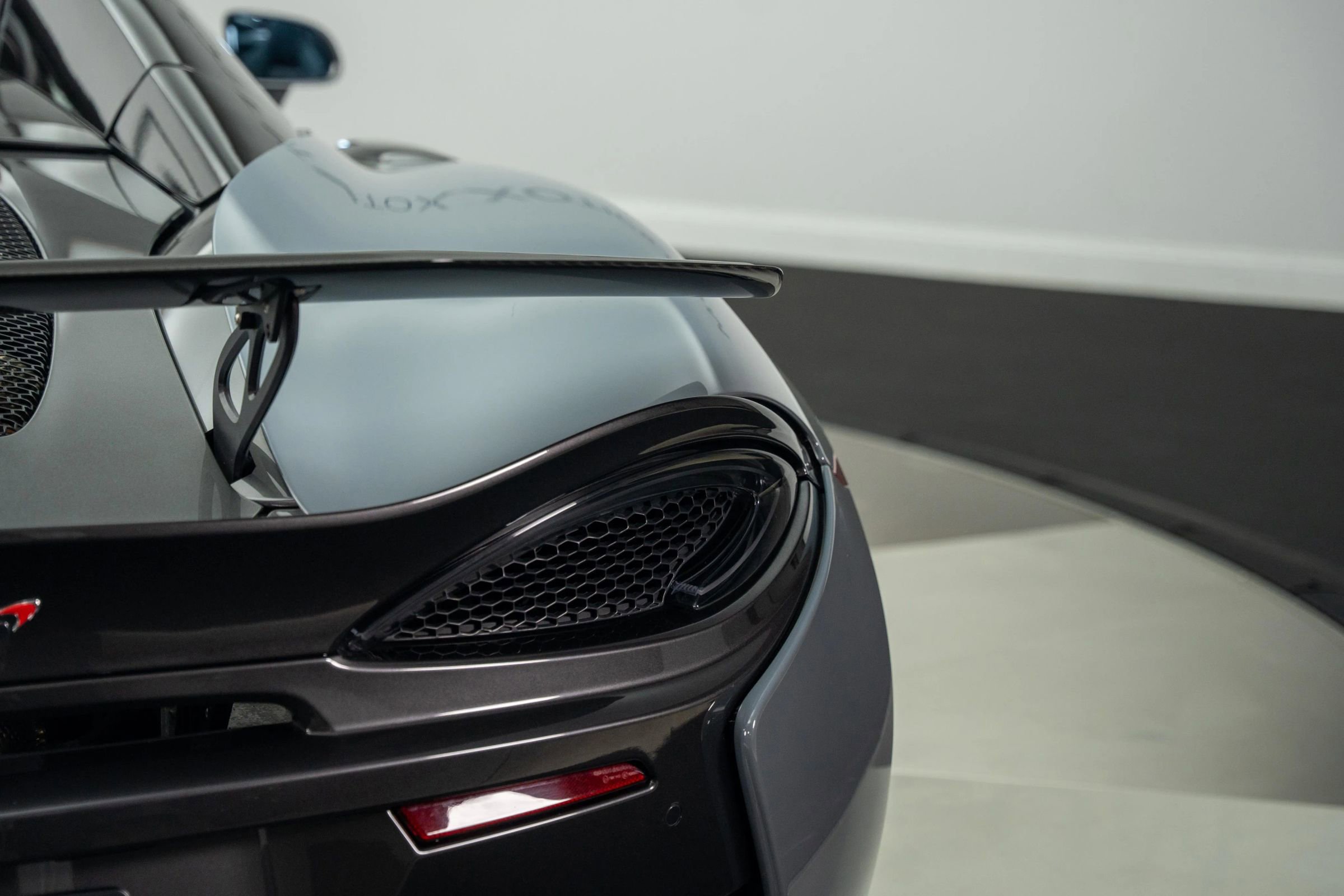 Used 2018 McLaren 570S Spider image 27