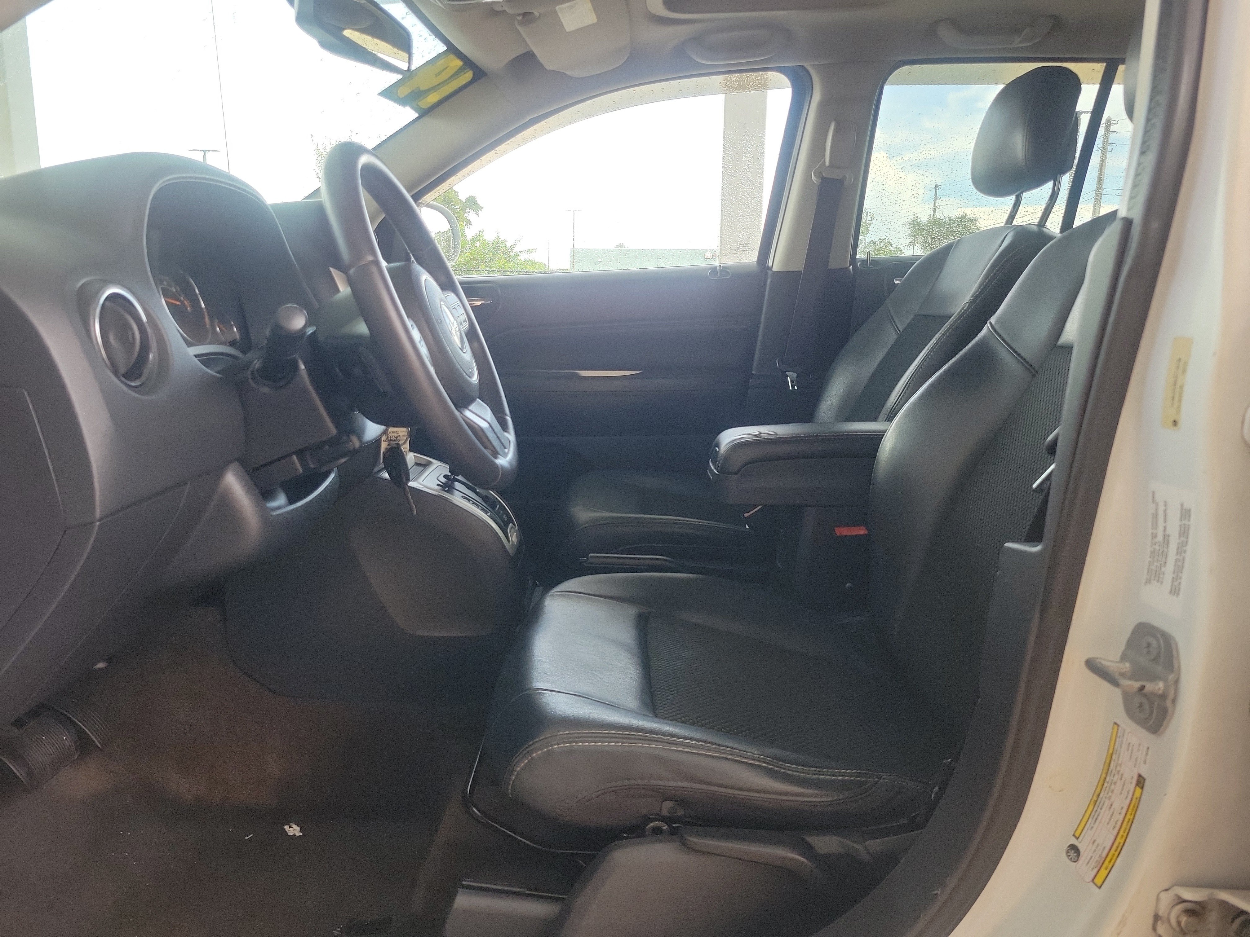 Used 2014 Jeep Compass Latitude w/ Sun/Sound Group FWD image 10