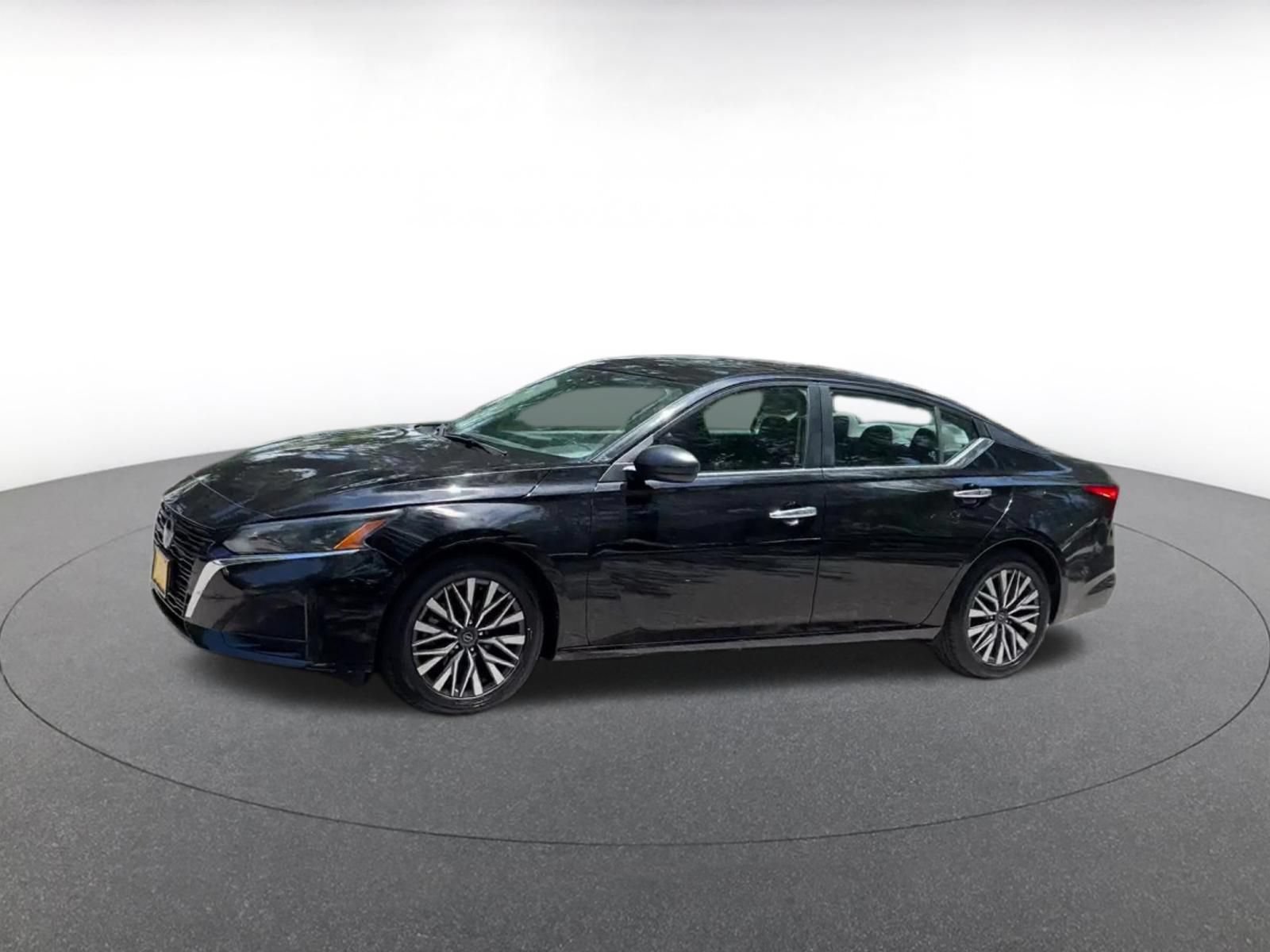 Used 2025 Nissan Altima 2.5 SV FWD image 8