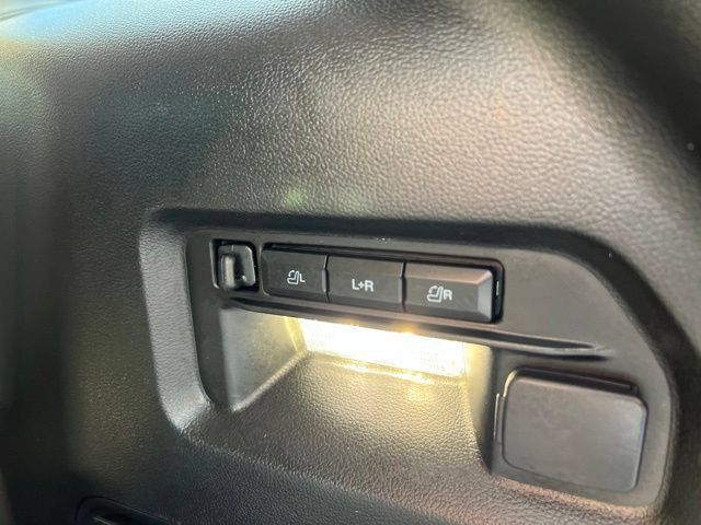 Used 2023 Ford Explorer Limited w/ Equipment Group 301A AWD/4WD image 17