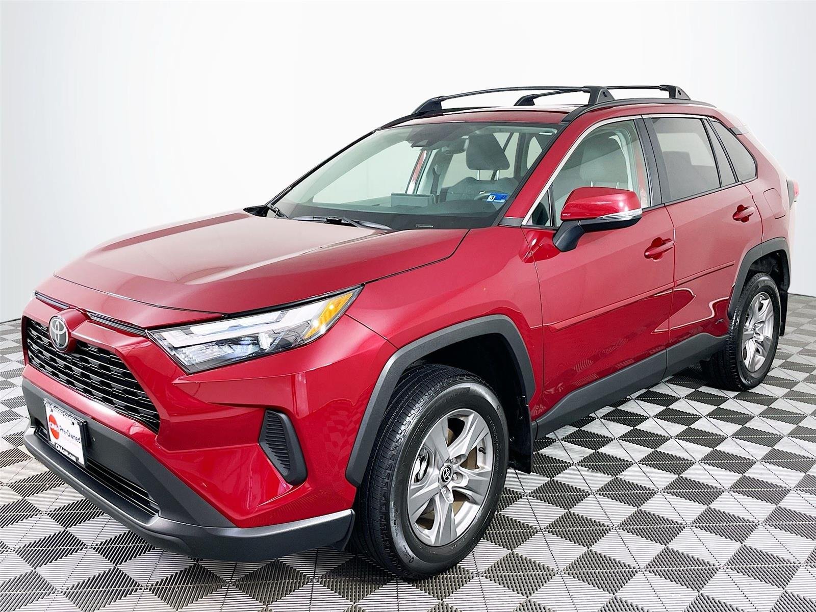 Used 2025 Toyota RAV4 XLE w/ Convenience Package AWD/4WD image 3